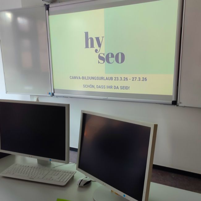 yvonne von hy seo gibt canva-bildungsurlaube an der vhs hannover